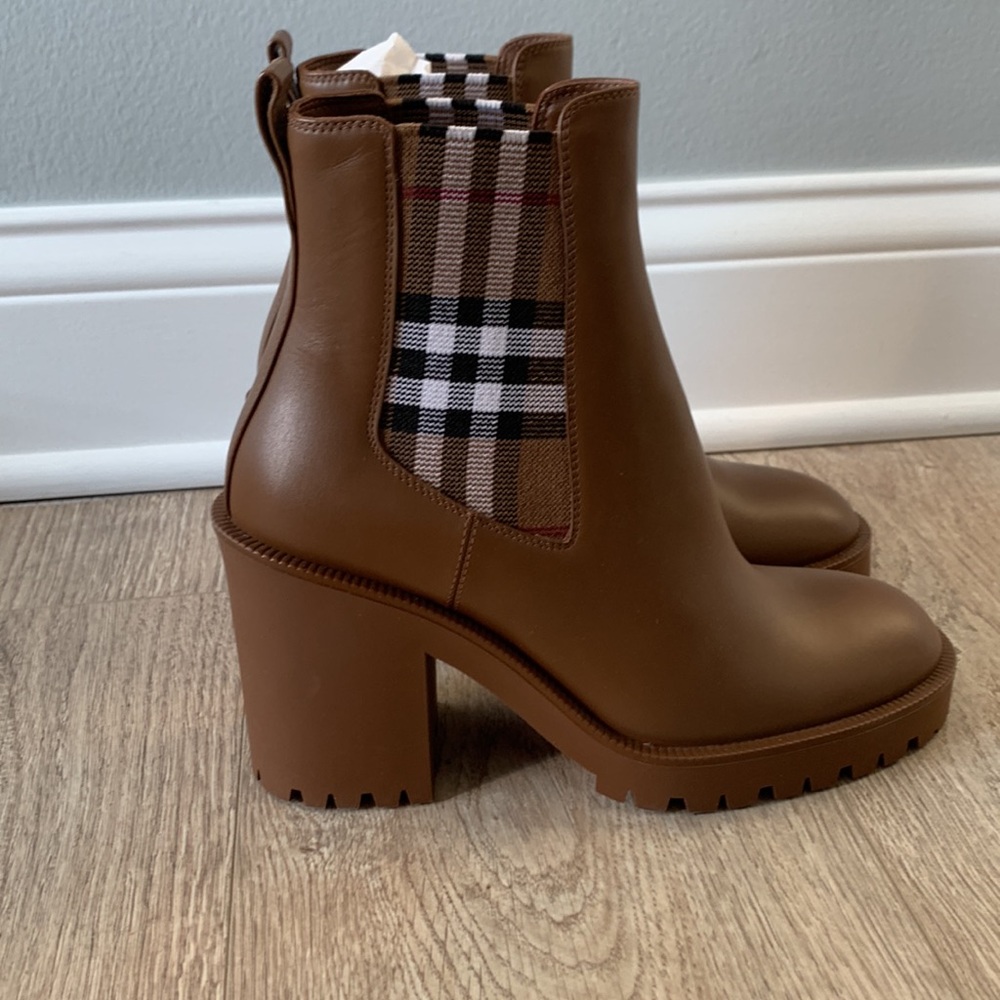 Burberry Women's Brown Chelsea Boots